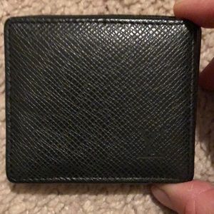 Louis Vuitton black case, change purse